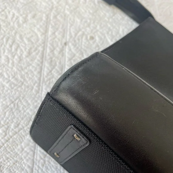 Tumi Black Laptop Bag with Sleek Professional Design - Picture 10 of 16